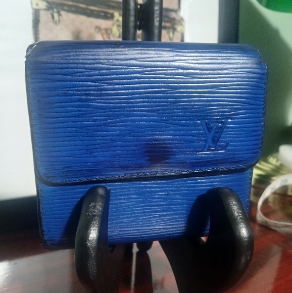 LV Double Snap Epi Wallet - Picture 2 of 16